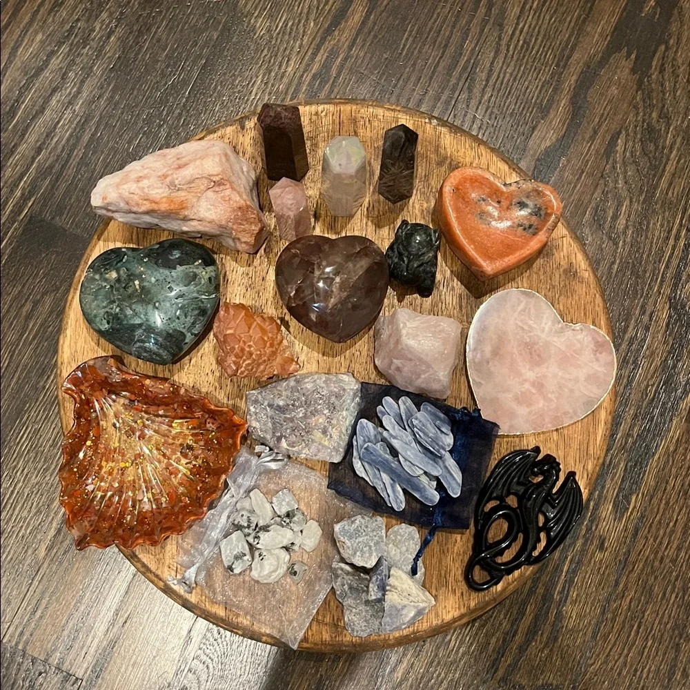 2/$20 Crystal Carvings, Hearts, and Towers Oh My! - Picture 2 of 16